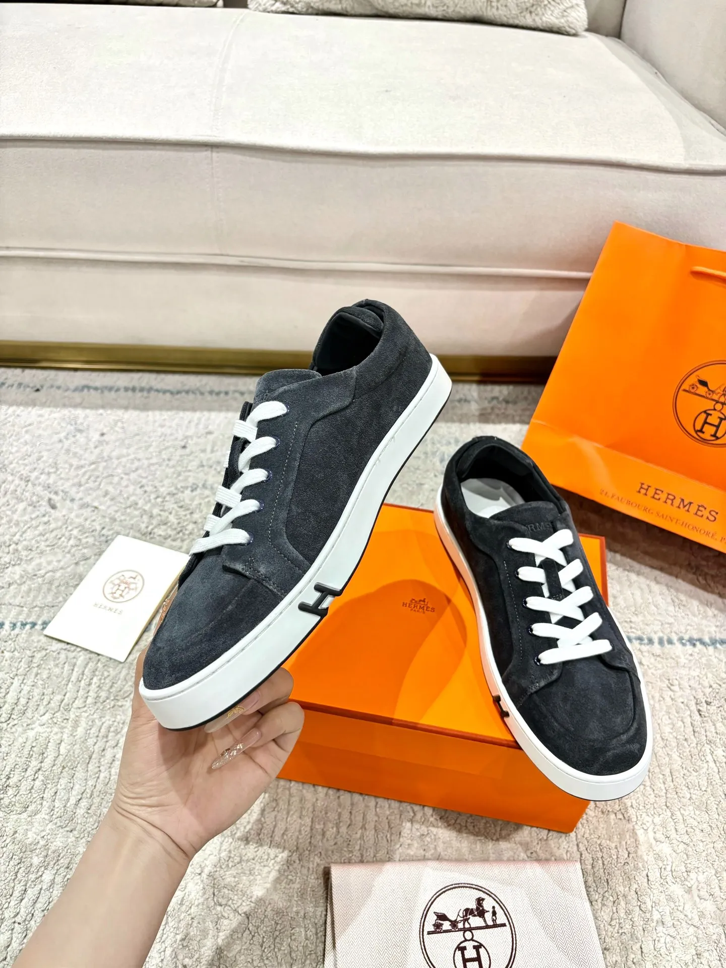 Factory direct sales p640🐘🐘Women's shoes Women's clothing Men's ➕10 Hermes·Hermès 2025ss new Lucky series men's leather loafers casual sports shoes for women Top version 🔝Original purchase, development and production👍🏻 This Hermès sports shoe is made of calfskin and suede goatskin, with iconic "H" details on the side, creating a dynamic and fashionable style. 💘 💜Material: original imported first-layer cowhide 💛Inner lining: original customized soft sheepskin 💚Sole: original molded non-slip TPU outsole ❤️Sole thickness: about 2.5cm 🤍Number of yards: 35-45👣 (40 for women and 45 for men, custom-made and non-refundable